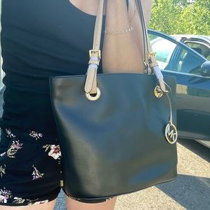 Michael Kors Jet Set Item Black Leather Tote